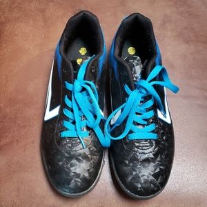 Indoor soccer shoes